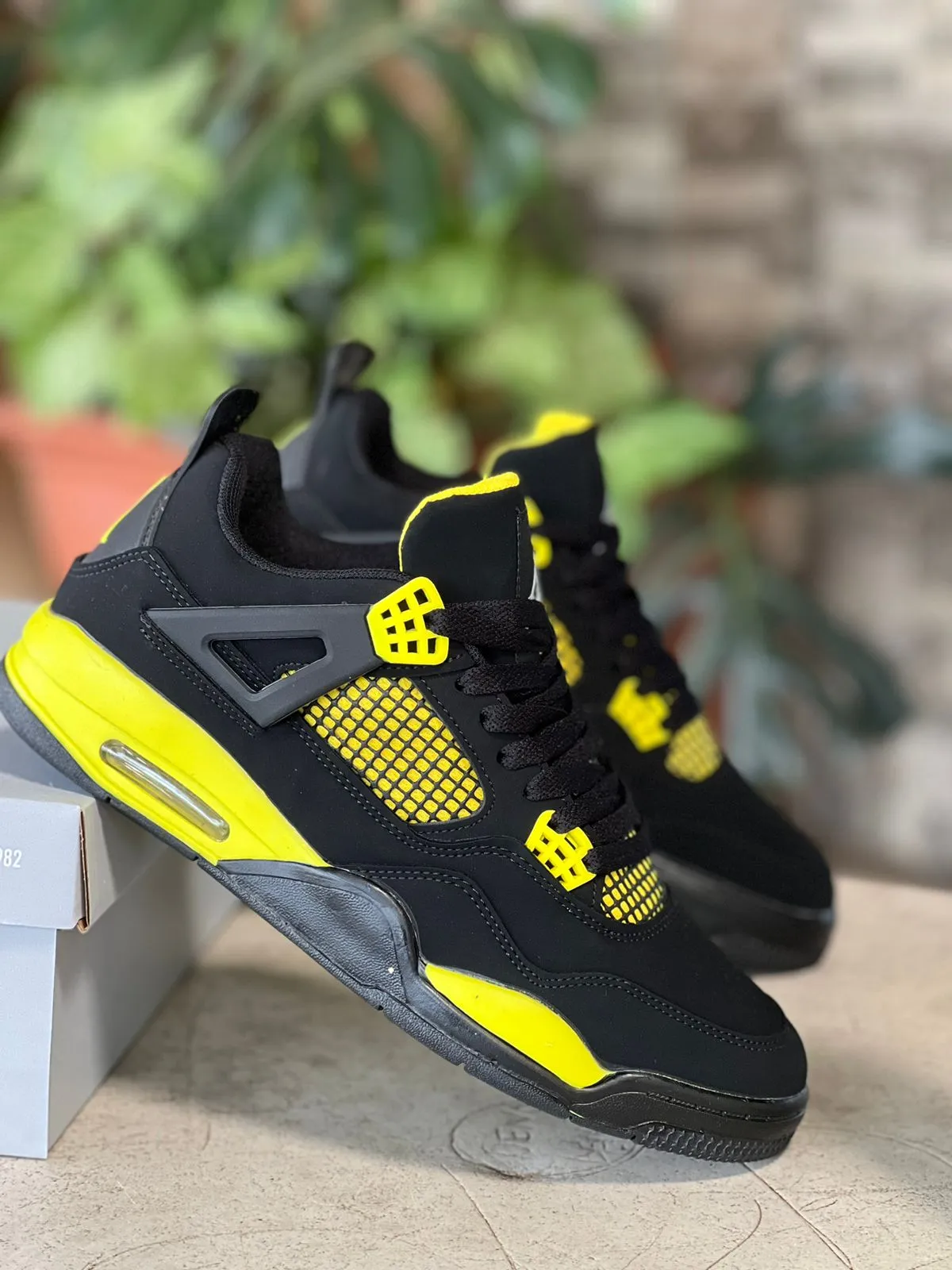 Nike Jordan 4 - Black/Yellow