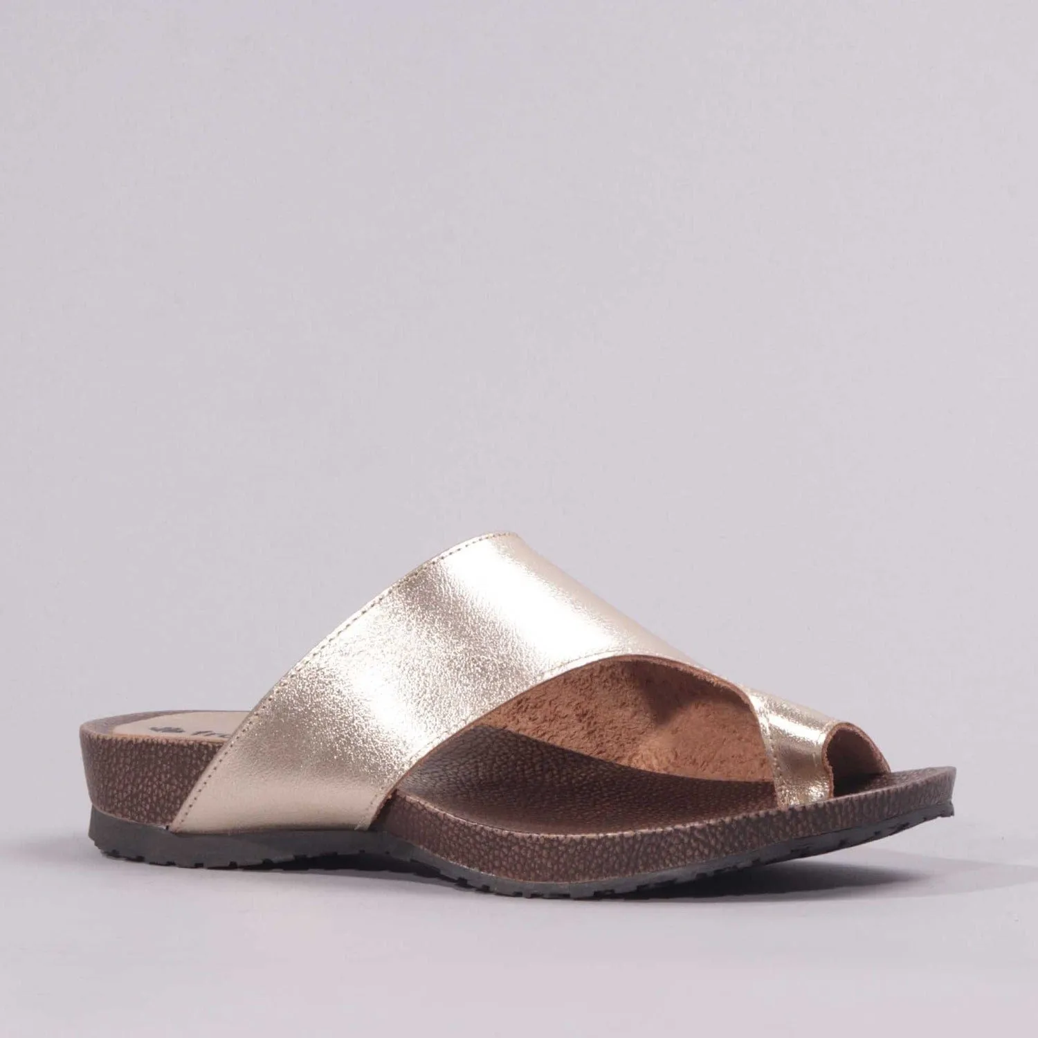 Toe-Loop Sandal in Gold - 12443